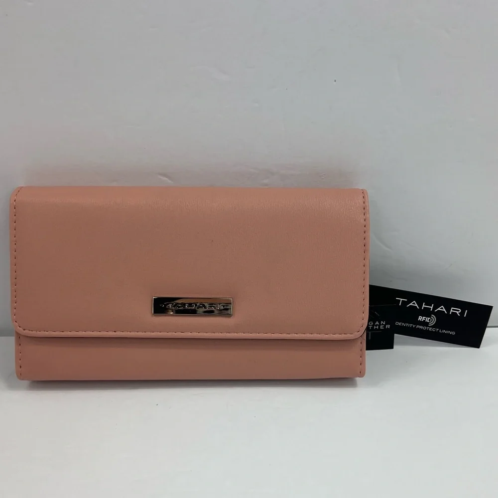 ⭐️TAHARI💯WOMENS BLUSH COLOR, WALLET, CLUTCH STYLE VEGAN LEATHER, RFID PROTECTED